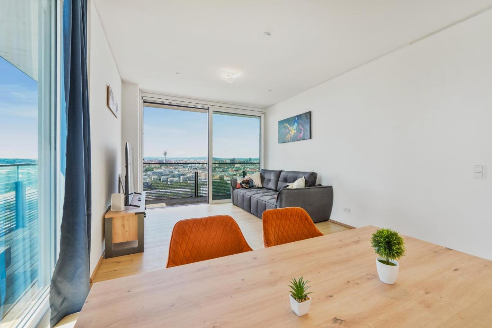 Luxury Penthouse I Rooftop Pool I Self Check-in Appartement Wenen