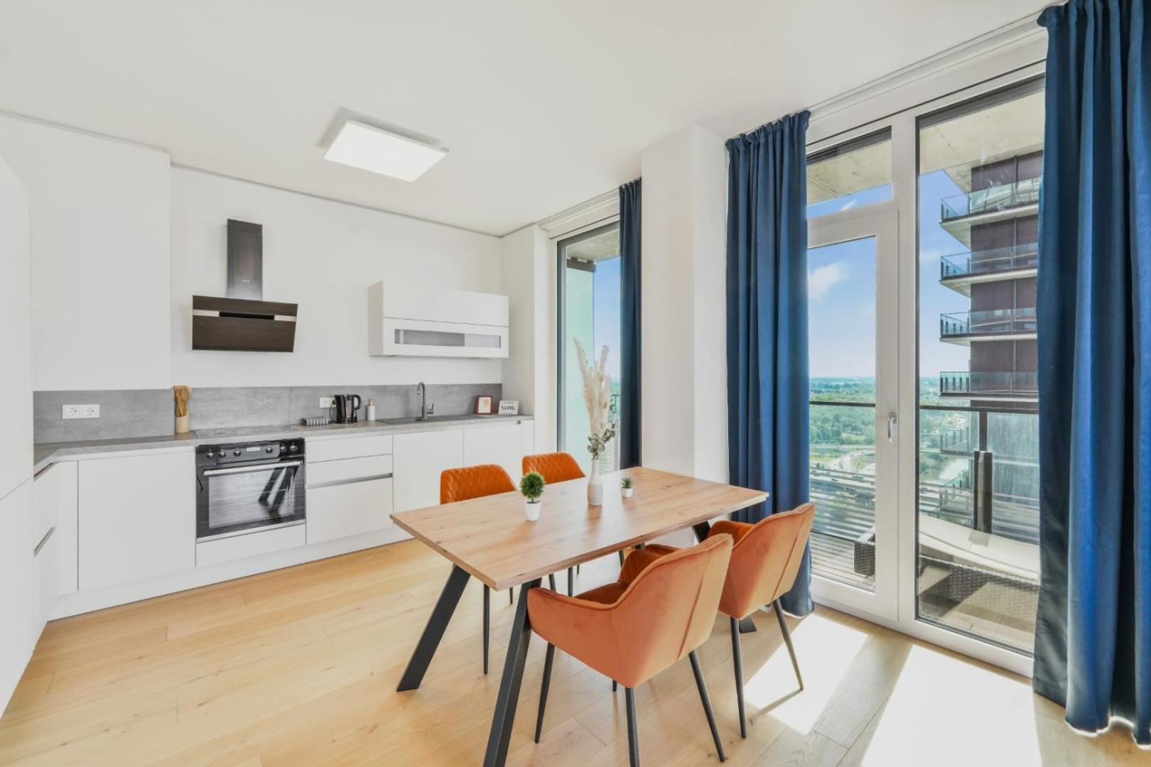 Luxury Penthouse I Rooftop Pool I Self Check-in Wenen